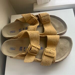 Birkenstock Women’s size 39 Sandals - Latte Cream Suede